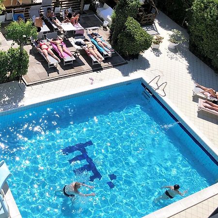 Hotel Marzia Con Piscina Riccione Ngoại thất bức ảnh