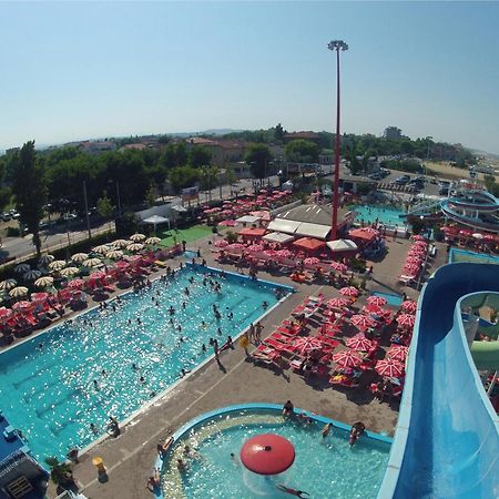 Hotel Marzia Con Piscina Riccione Ngoại thất bức ảnh
