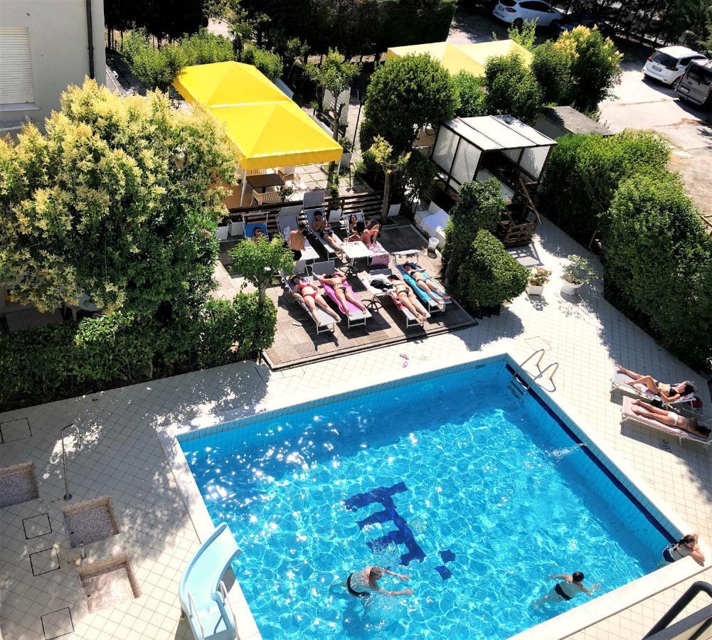 Hotel Marzia Con Piscina Riccione Ngoại thất bức ảnh