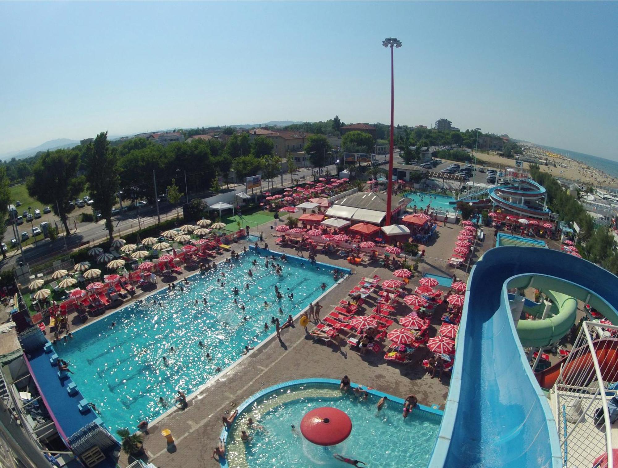 Hotel Marzia Con Piscina Riccione Ngoại thất bức ảnh