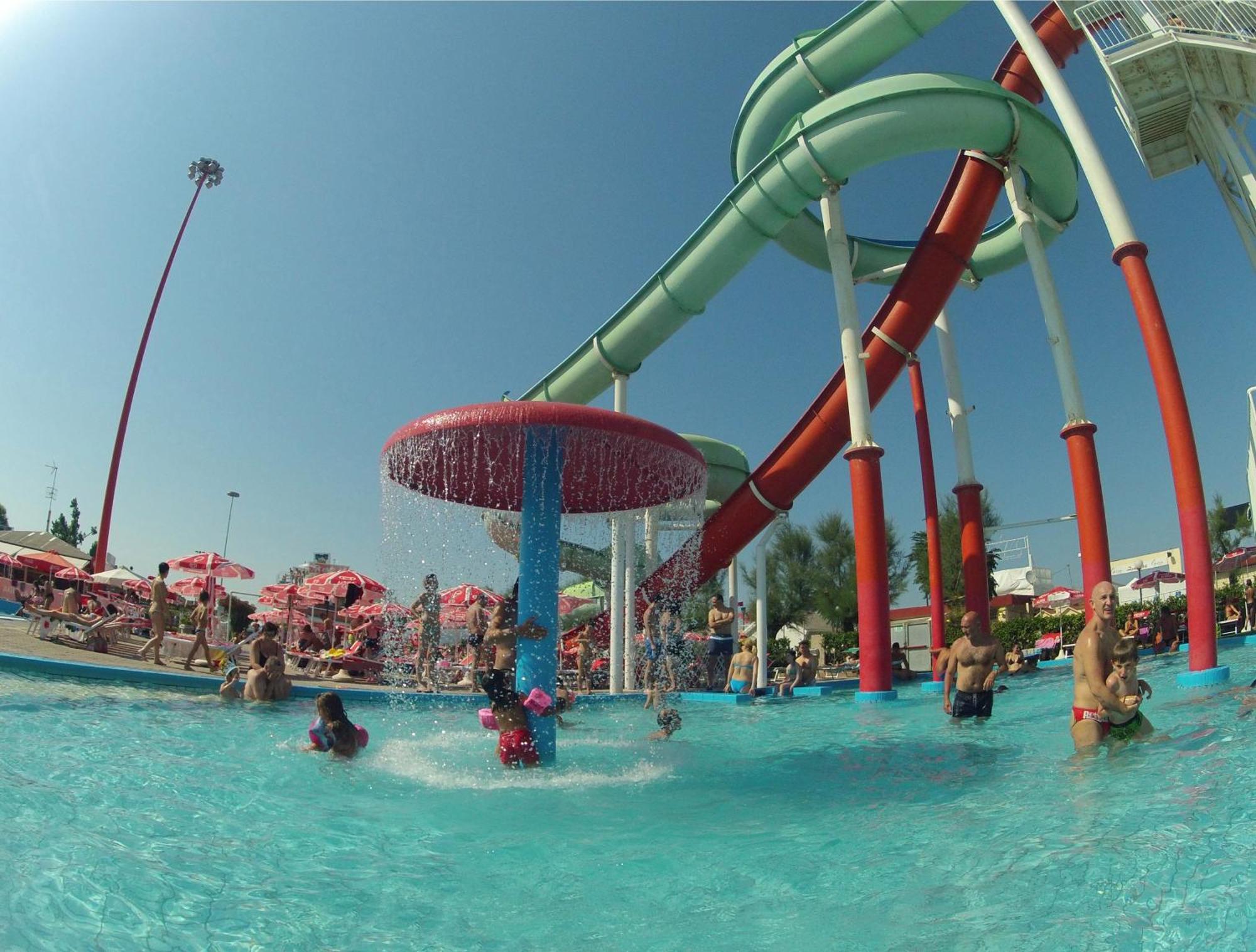 Hotel Marzia Con Piscina Riccione Ngoại thất bức ảnh