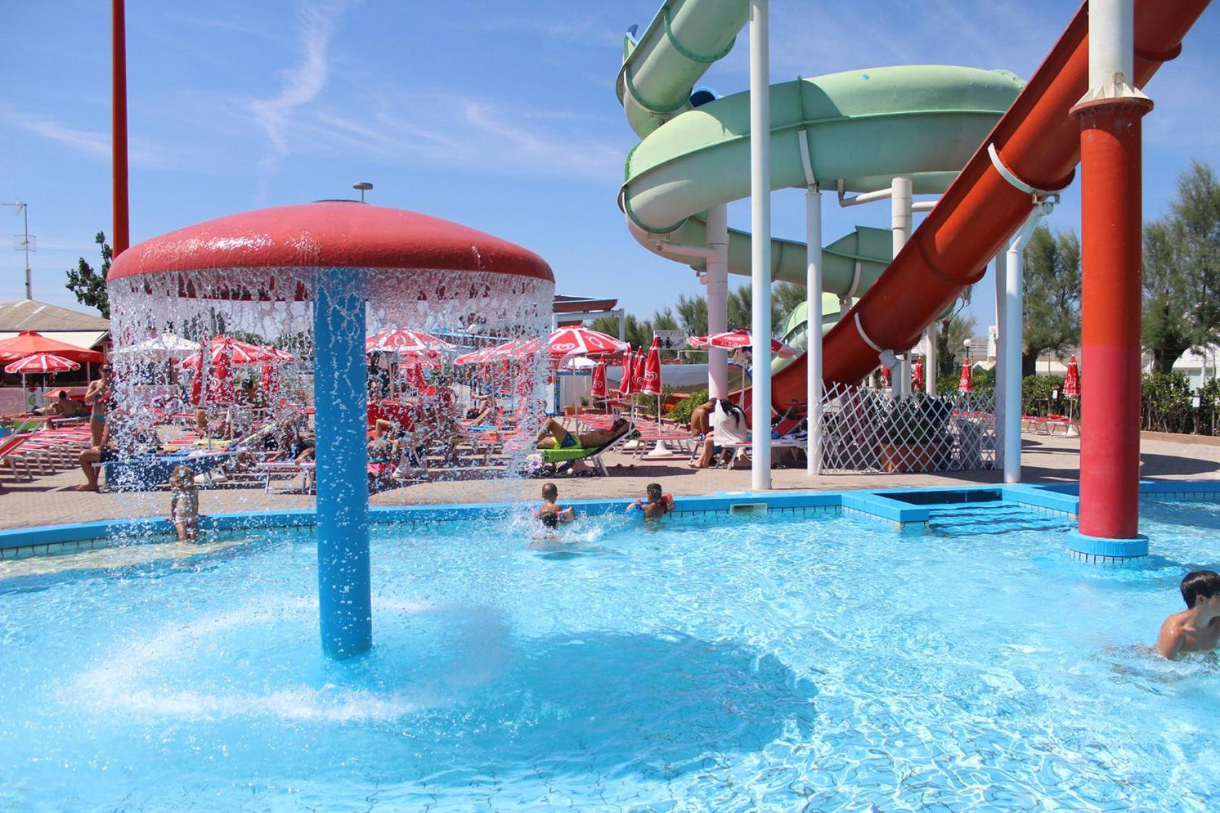 Hotel Marzia Con Piscina Riccione Ngoại thất bức ảnh