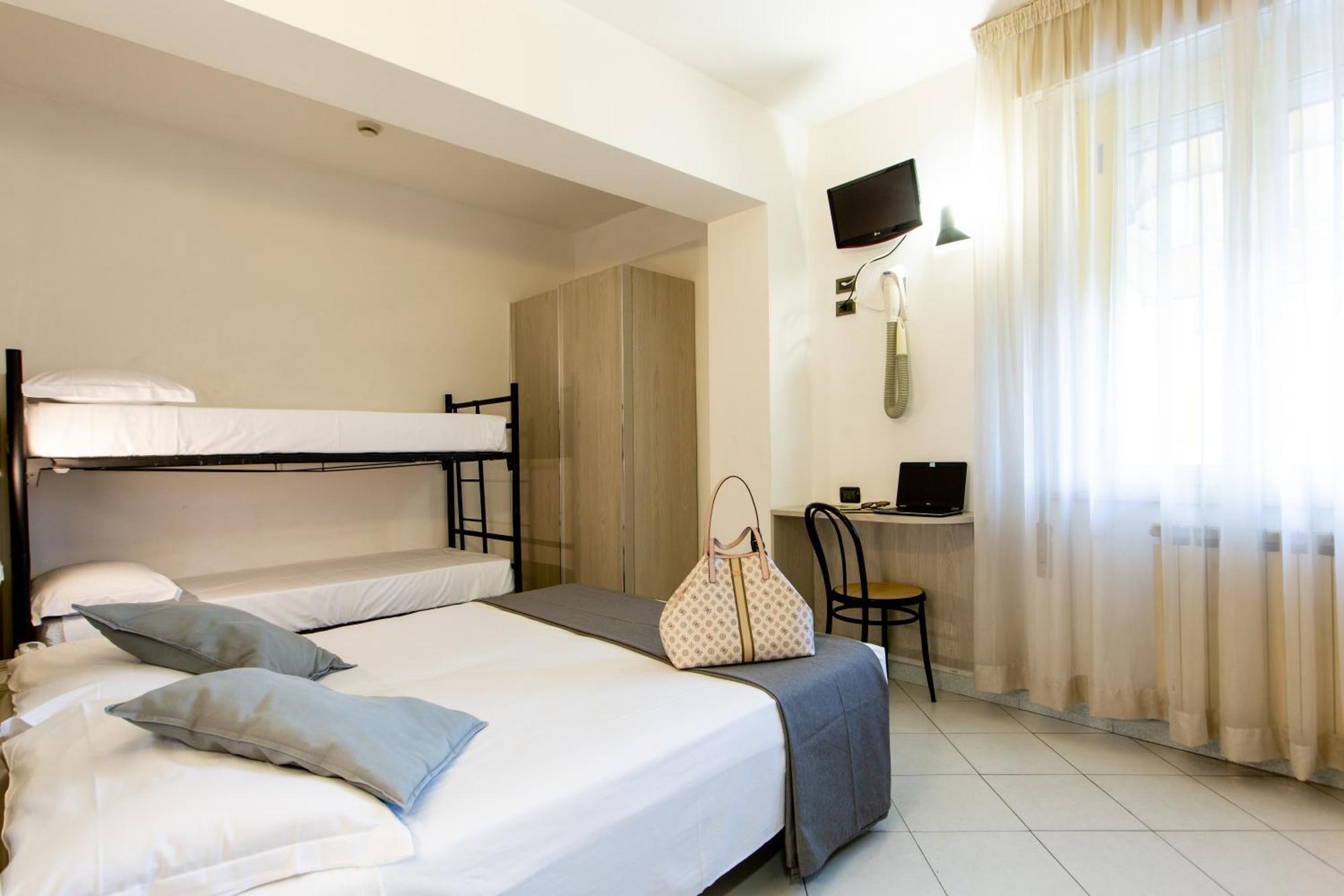 Hotel Marzia Con Piscina Riccione Ngoại thất bức ảnh