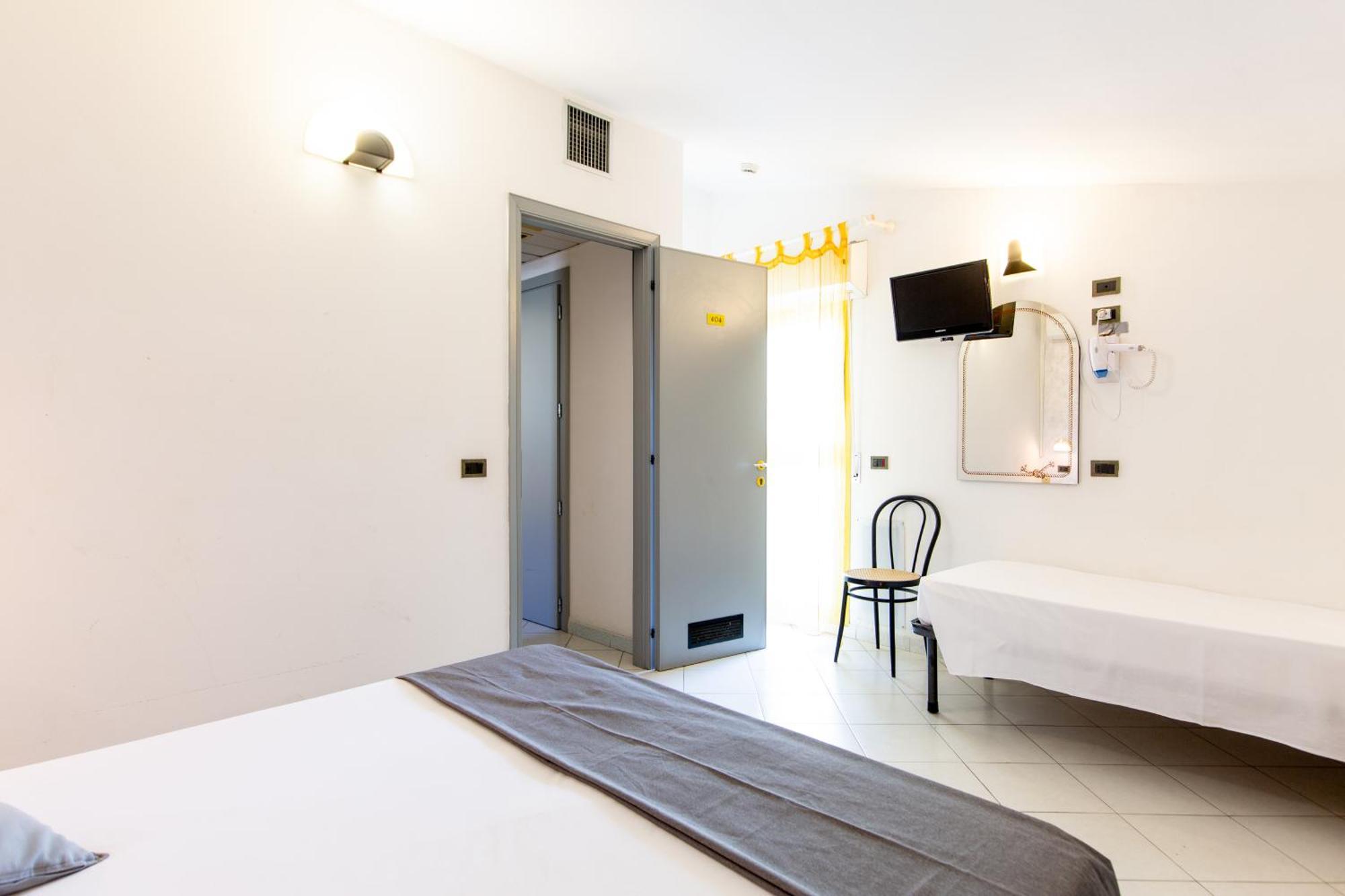 Hotel Marzia Con Piscina Riccione Ngoại thất bức ảnh