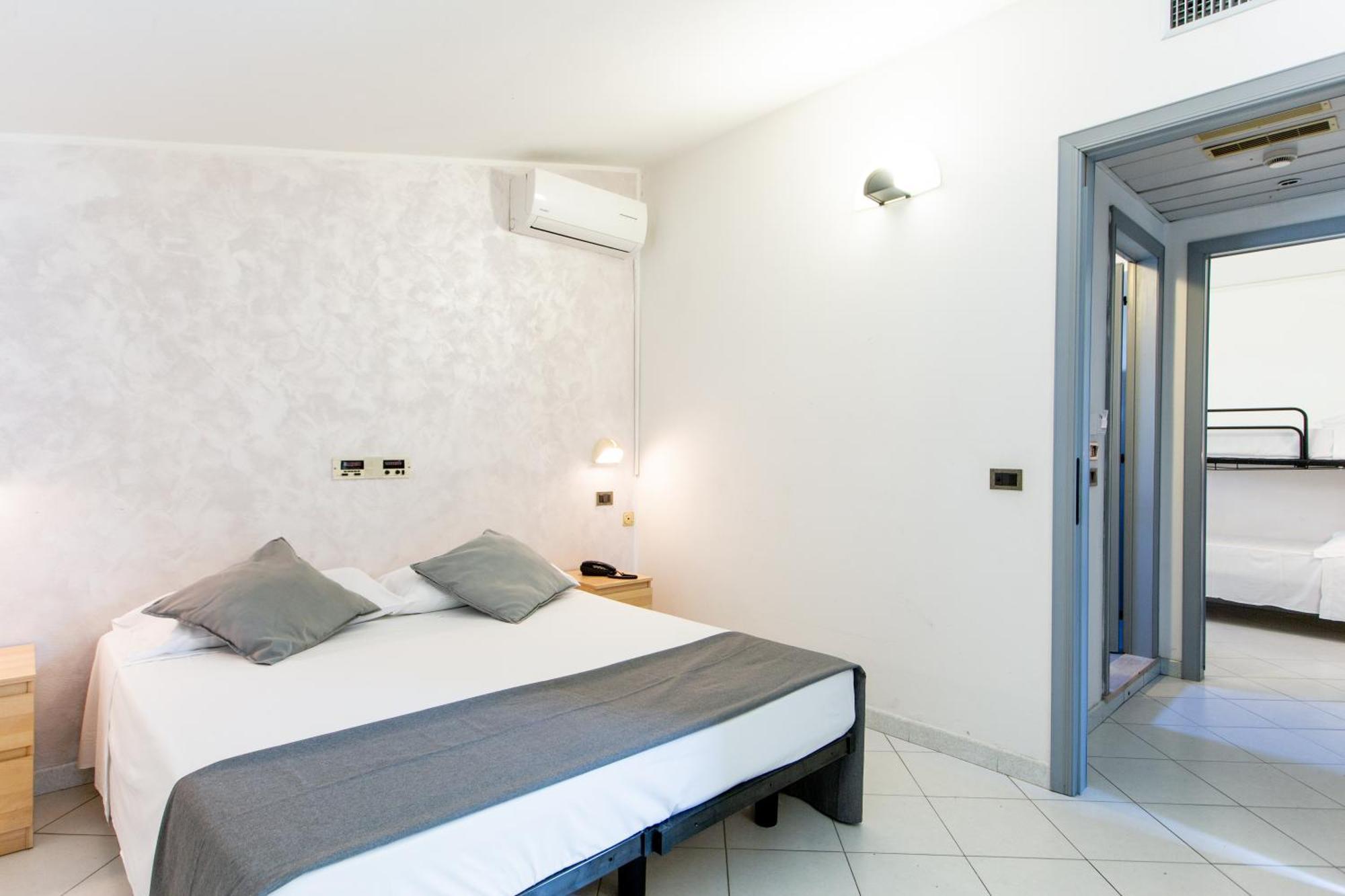Hotel Marzia Con Piscina Riccione Ngoại thất bức ảnh