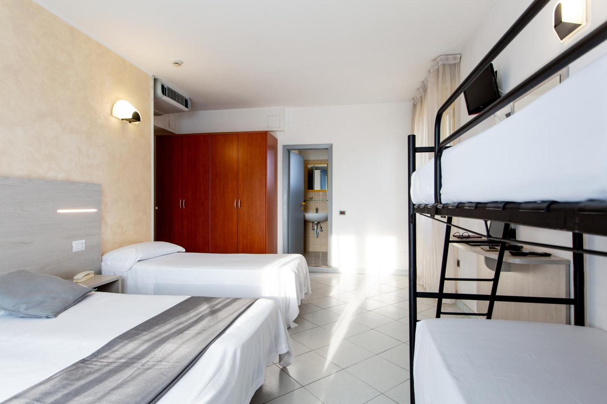Hotel Marzia Con Piscina Riccione Ngoại thất bức ảnh
