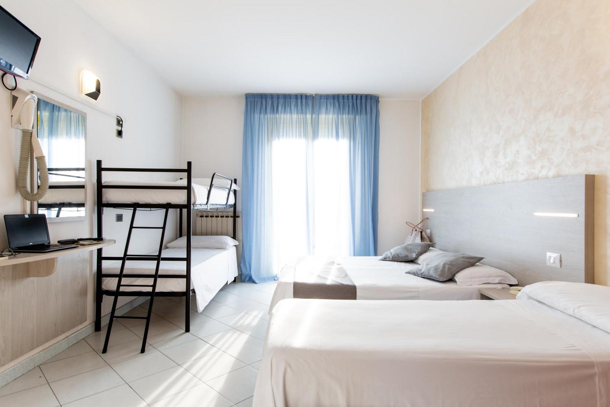 Hotel Marzia Con Piscina Riccione Ngoại thất bức ảnh
