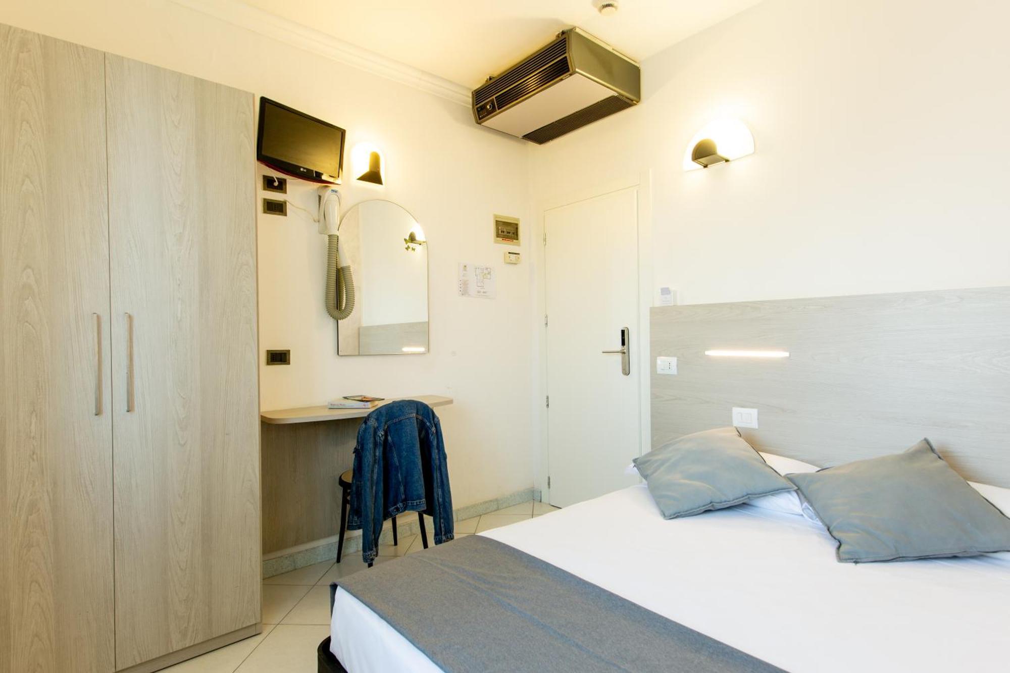 Hotel Marzia Con Piscina Riccione Ngoại thất bức ảnh
