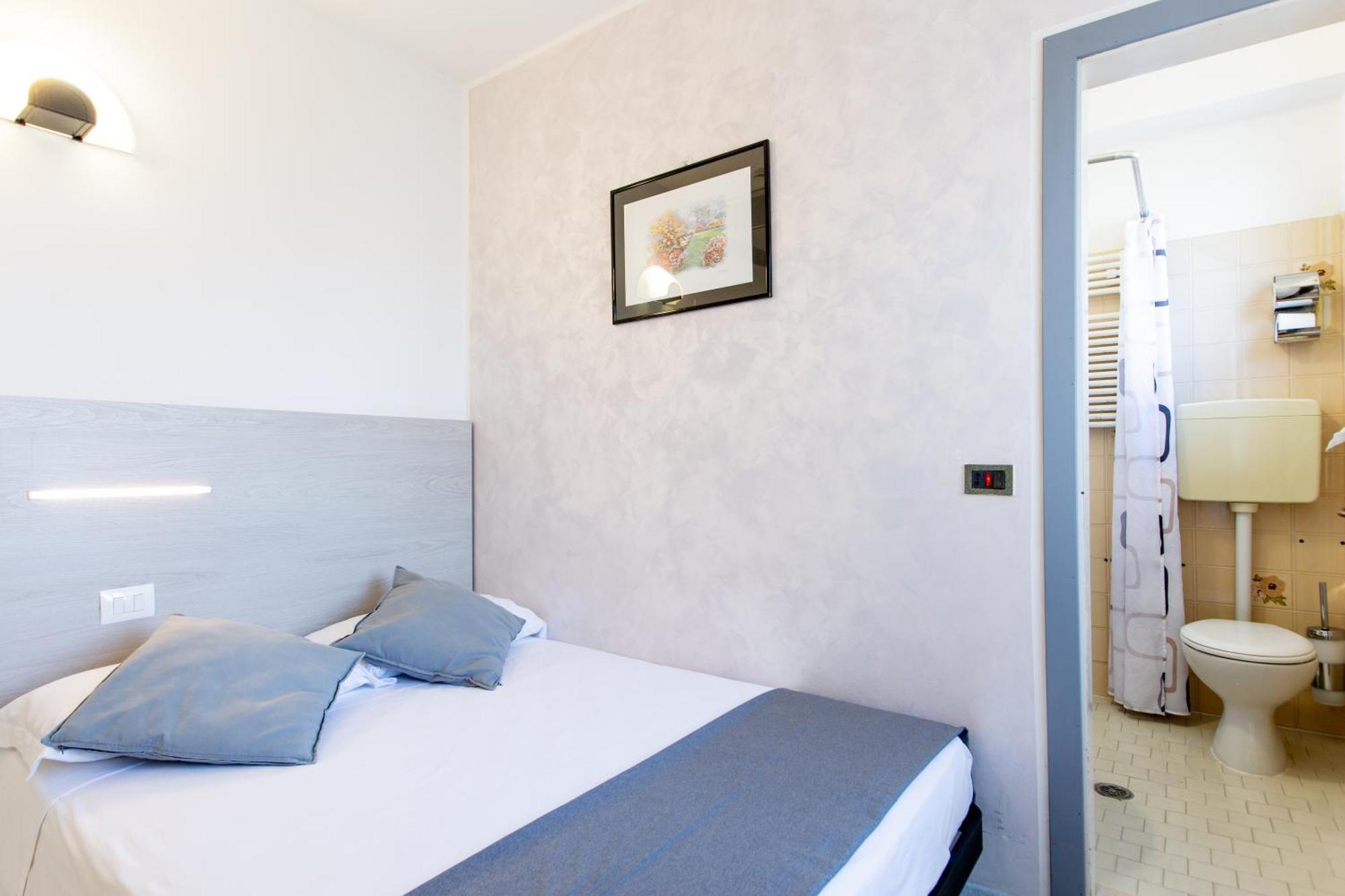 Hotel Marzia Con Piscina Riccione Ngoại thất bức ảnh