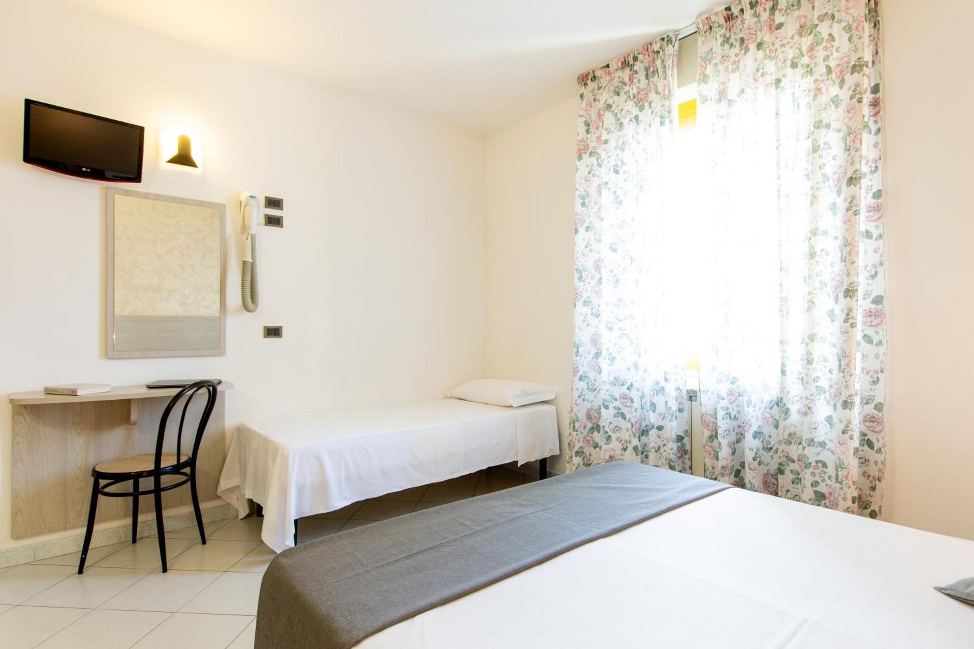 Hotel Marzia Con Piscina Riccione Ngoại thất bức ảnh