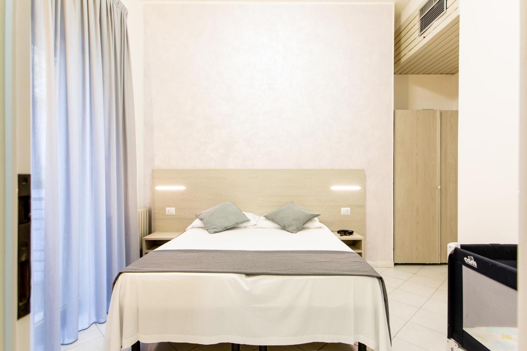 Hotel Marzia Con Piscina Riccione Ngoại thất bức ảnh