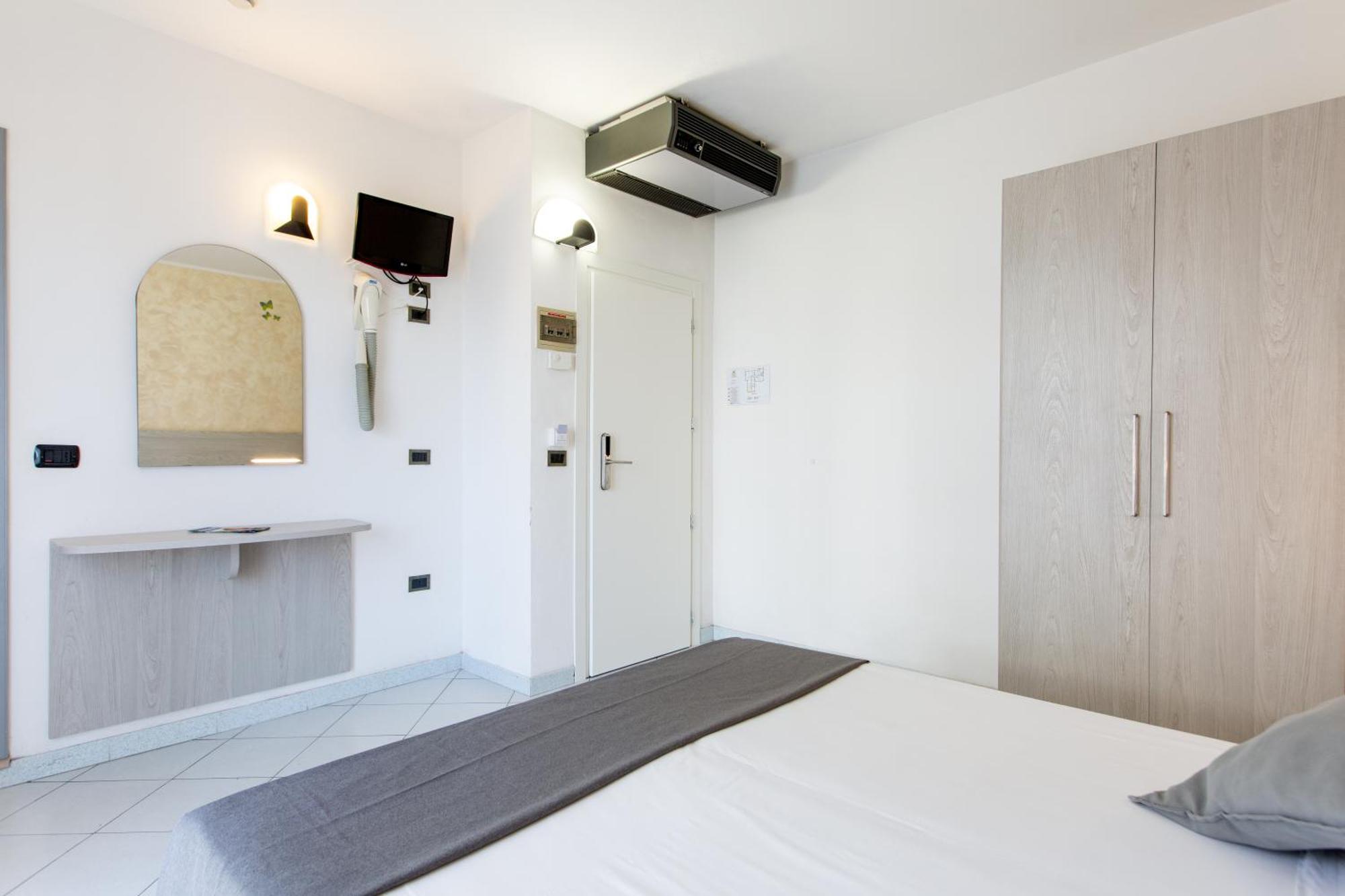 Hotel Marzia Con Piscina Riccione Ngoại thất bức ảnh