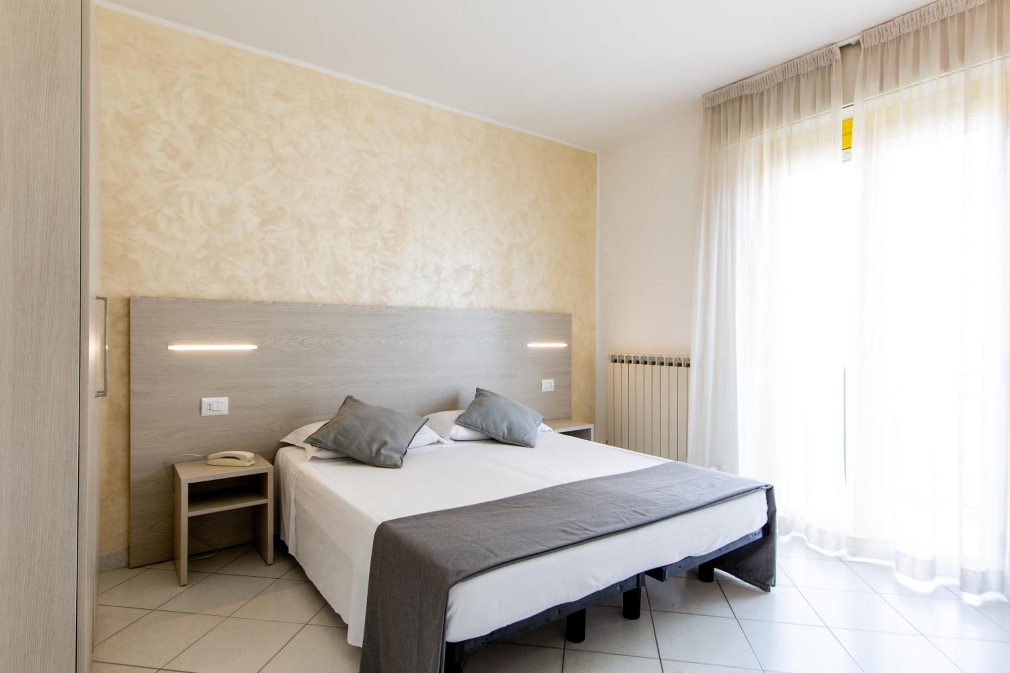 Hotel Marzia Con Piscina Riccione Ngoại thất bức ảnh