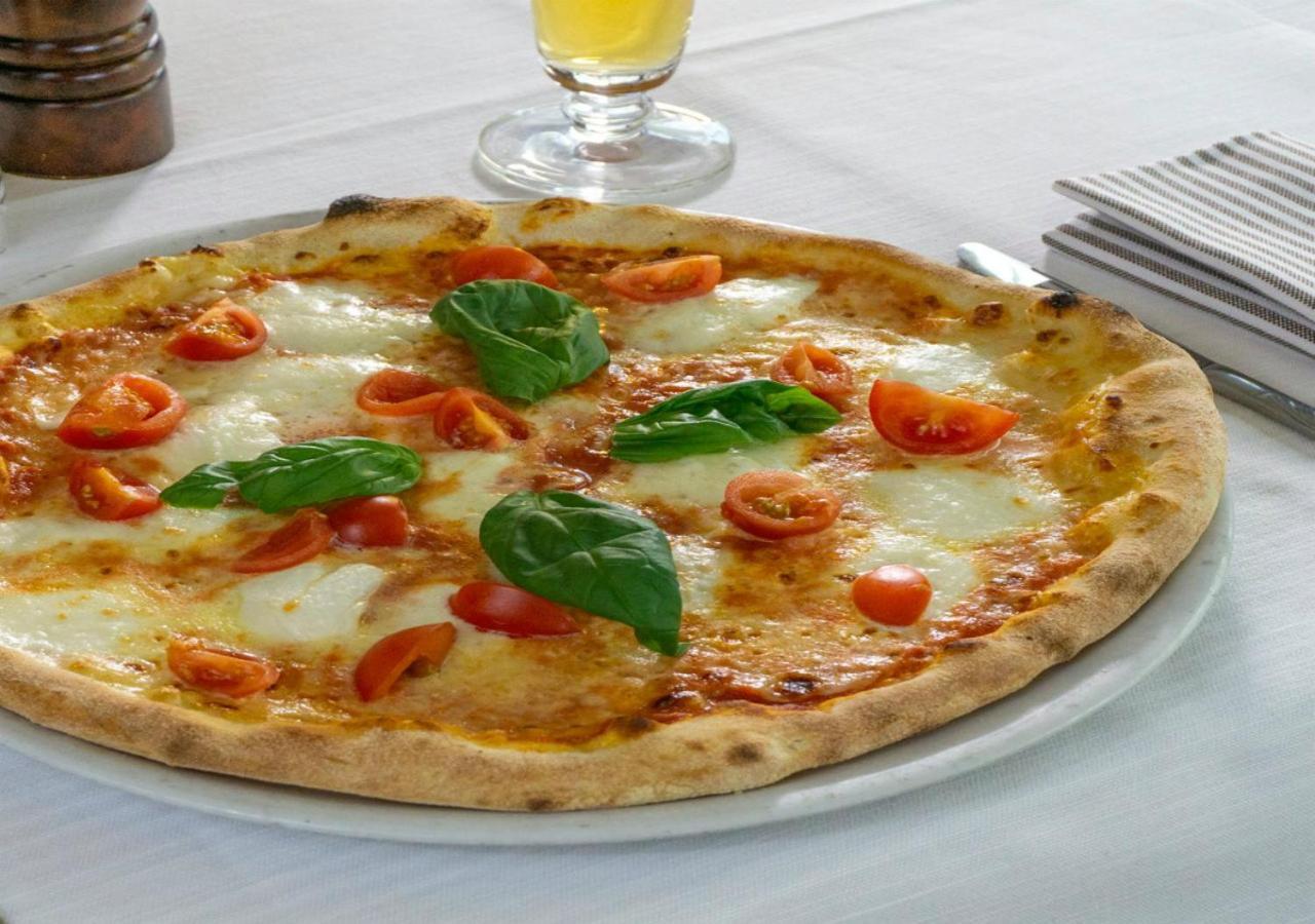 Hotel Marzia Con Piscina Riccione Ngoại thất bức ảnh