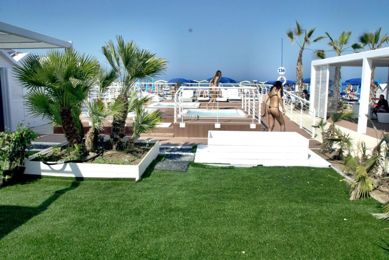 Hotel Marzia Con Piscina Riccione Ngoại thất bức ảnh