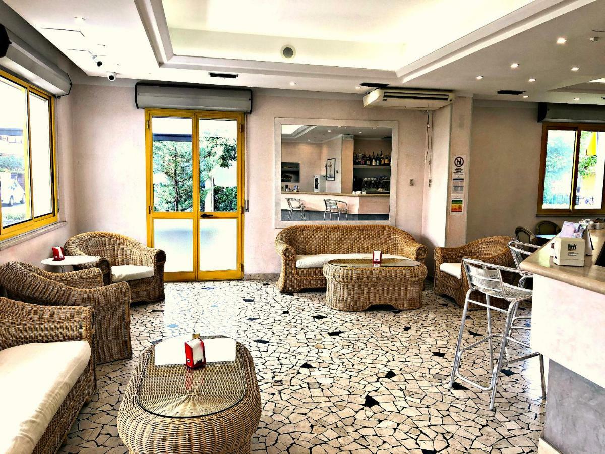 Hotel Marzia Con Piscina Riccione Ngoại thất bức ảnh