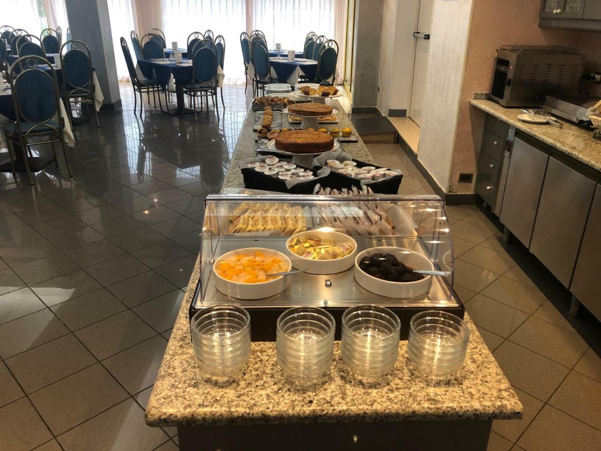 Hotel Marzia Con Piscina Riccione Ngoại thất bức ảnh